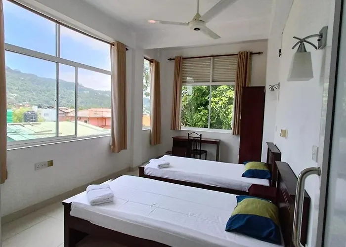 Hotels Close to Airport Smile Hub Kandy -Youth Hostel-
