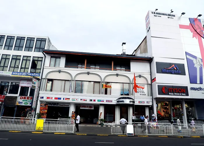 Hotel with view: Kandy City Hotel By Earl'S